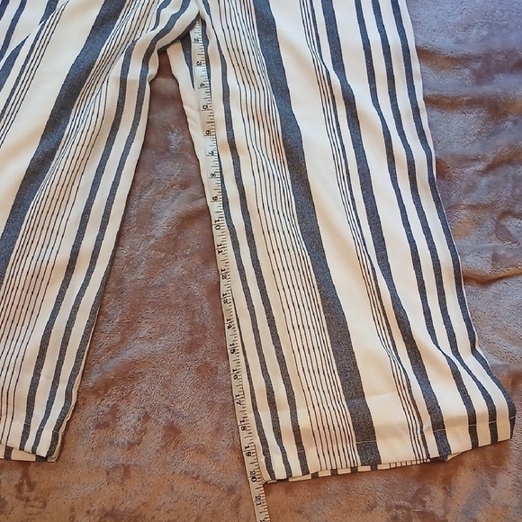 Japna Sleeveless Pleated Resort Capri Jumpsuit - Picture 4 of 6